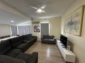 Spacious Family Home Sleeps 8 Grafton
